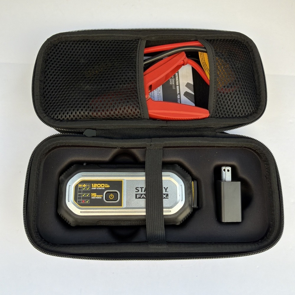 Stanley FatMax 1800A Lithium Jump Starter / 30W USB-C & 15W USB-A Includes Clamp